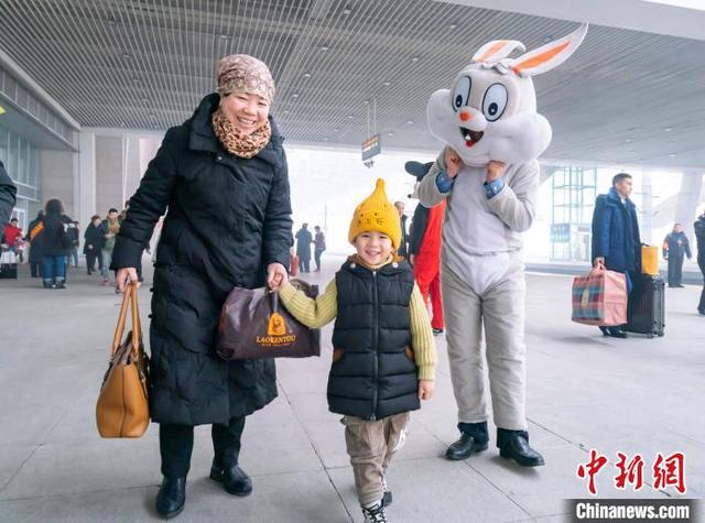 2020年春运正式拉开帷幕，宁夏首条高铁银中高铁迎来首个春运