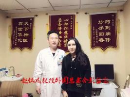 鱼鳞病症状表现为大片皮肤干燥吗