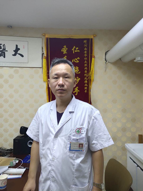 鱼鳞病患者引起“少白头”的具体原因还没有定论